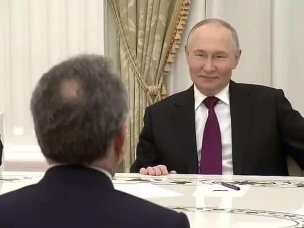 The meeting began in Moscow: the Russian and American delegations at the table