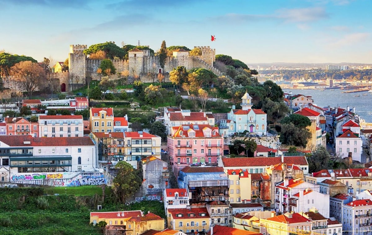 Apartment prices in Portugal are 25% above the real value