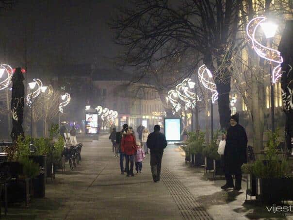 We walked around Banja Luka: the air is dangerous, smog everywhere