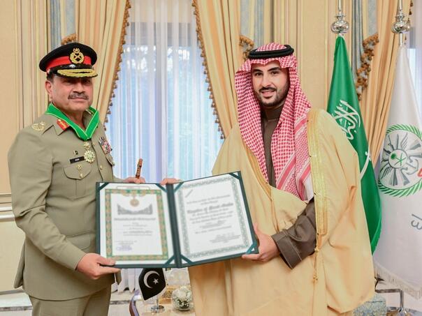 Saudi Arabia honored the chief of the Pakistani army