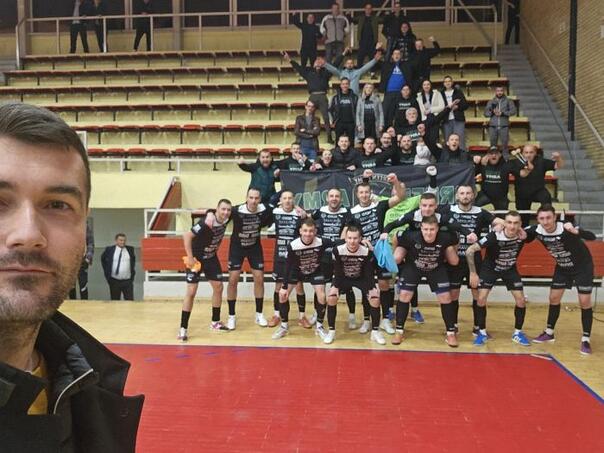 The shame of Zrinjski fans: They tried to steal the flag of KMF Vitez and got dressed