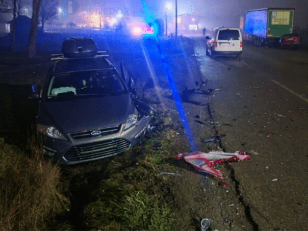Heavy collision of three vehicles in Prijedor: Two transported to Banjaluka
