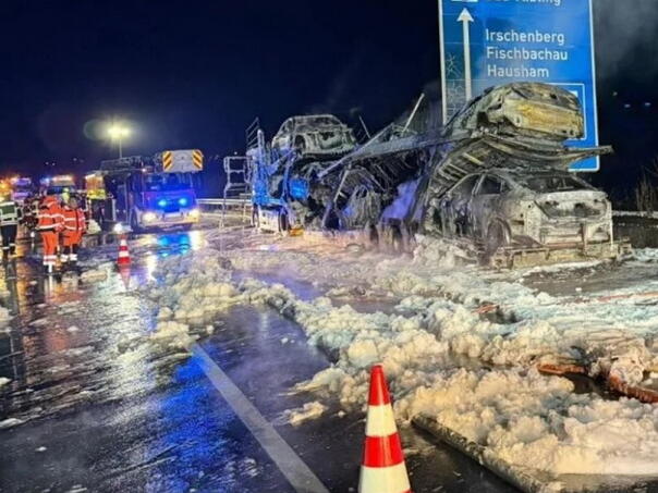 A driver from BiH had a tow truck full of Mercedes burned: The damage is counted in hundreds of thousands of euros