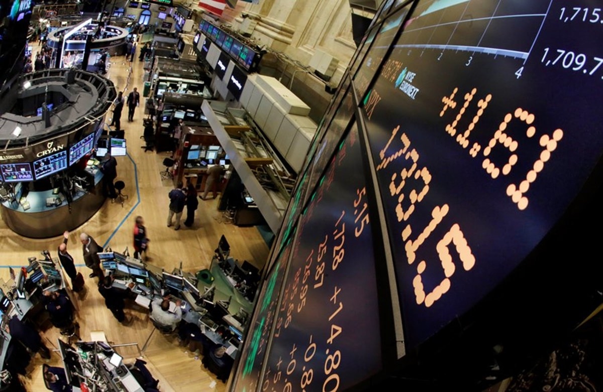 On Wall Street, stock prices rose, the US central bank cut interest rates