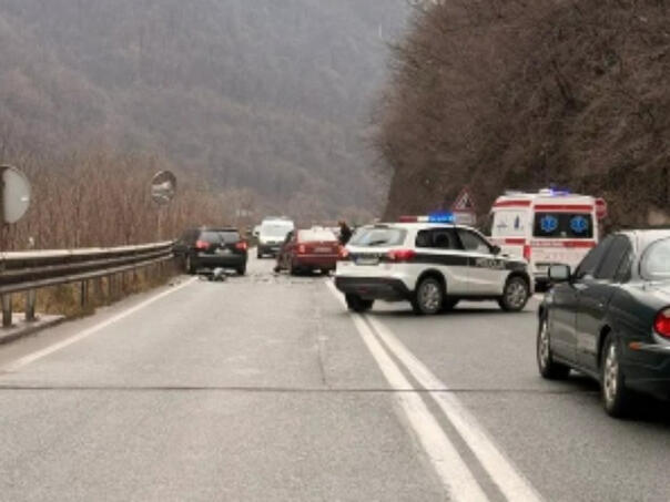 Three people were injured in the accident near the Vranduk tunnel