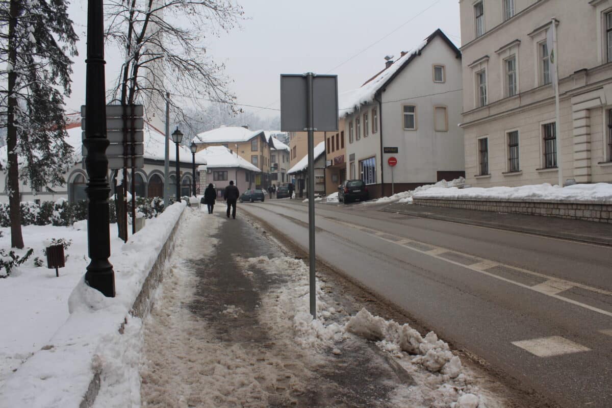 Gradual improvement in weather conditions with a slight rise in temperatures