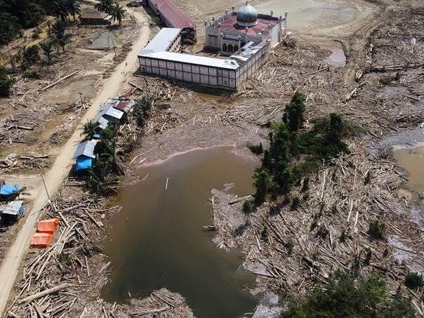 A large landslide has been activated: At least seven dead, dozens missing