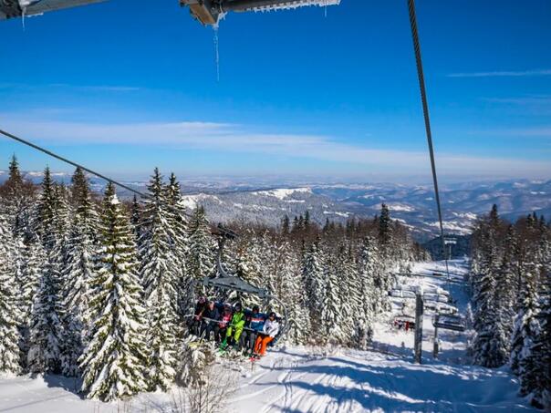 Bjelašnica: The cable on the ski lift broke, one person was injured