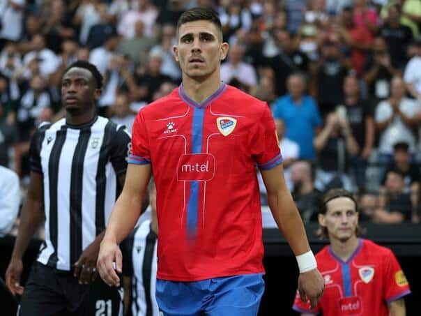 The fighter brought back the football player who scored a historic goal