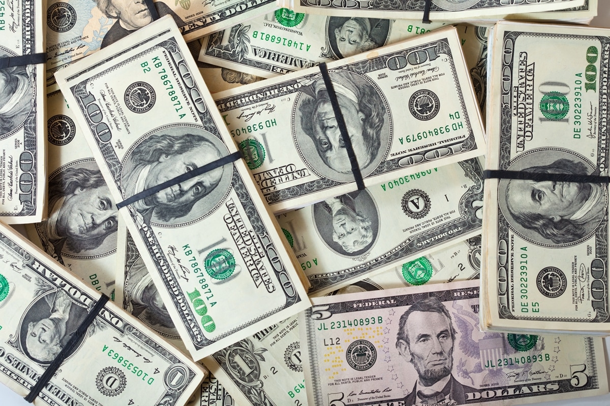 Quiet Week in Currency Markets: US Dollar Gains Slightly After Strong Fall in 2025