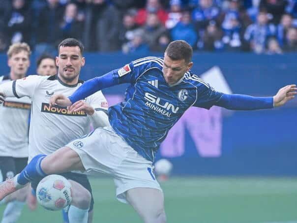 Dzeko scored masterfully on his debut and saved Schalke!