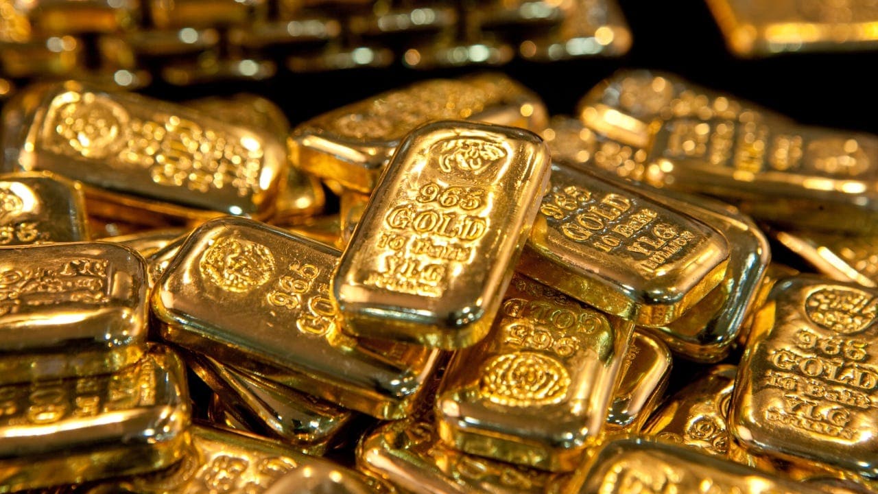 Investors are fleeing the dollar, gold will continue to rise