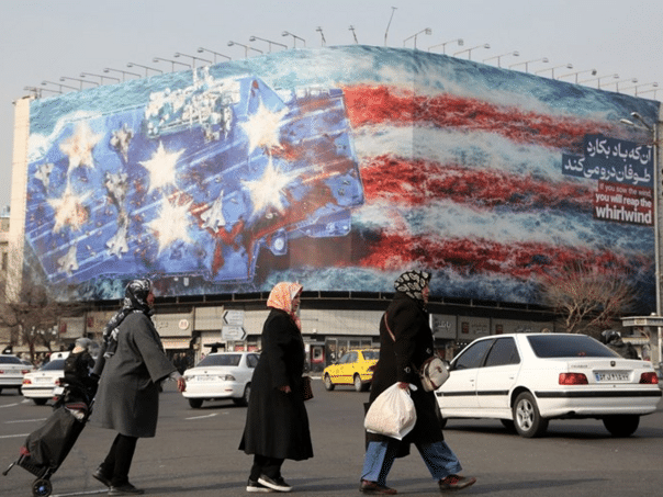 Iranians warned America not to attack with a mural