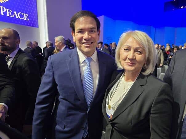 Cristo took a photo with Rubio in Davos