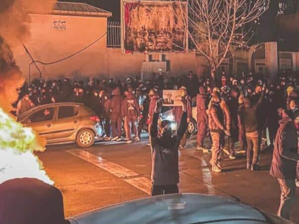 Bloody protests in Iran: Regime threatens, US considers military option