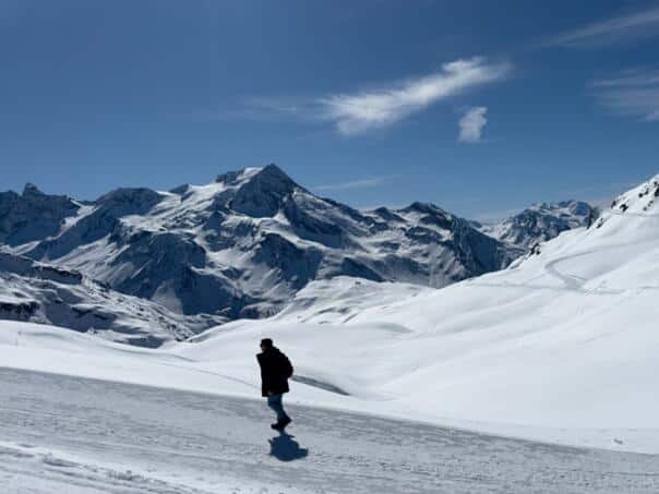 Avalanches in Italy took two lives, the wind makes it difficult to rescue the injured