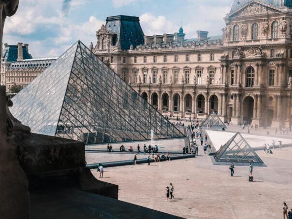 The Louvre Museum went on strike again