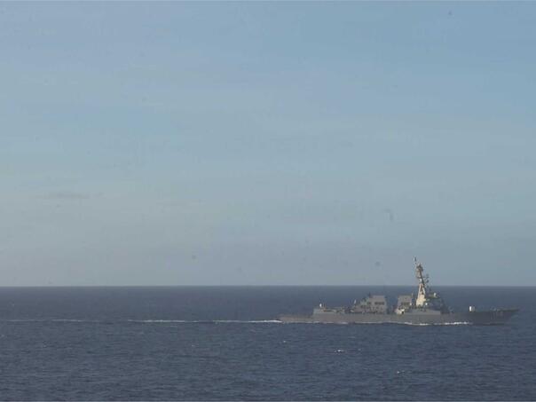 Tension in the Atlantic: the Americans pursue the tanker, the Russians send warships
