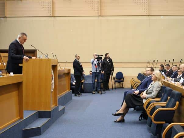 Cvijanović is also present at the NSRS following the emergency procedure on the election of the Government of the RS