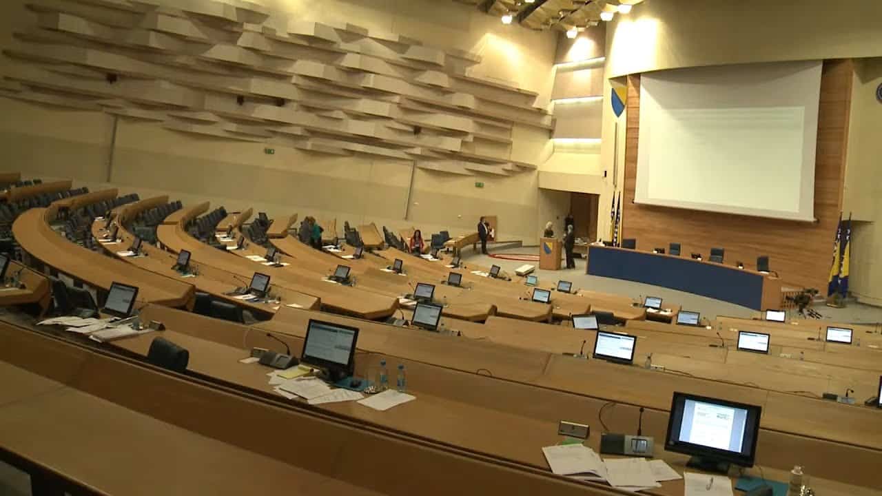 Proposed changes to the Law on Salaries, Nikšić: End of “white bread” and control of politicians’ income