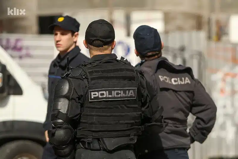 How many protected persons are there in BiH who have protection 24 hours a day