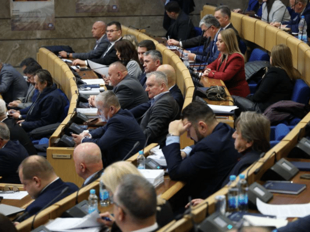 The right of women in labor to be accompanied is blocked again without discussion in the FBiH Parliament