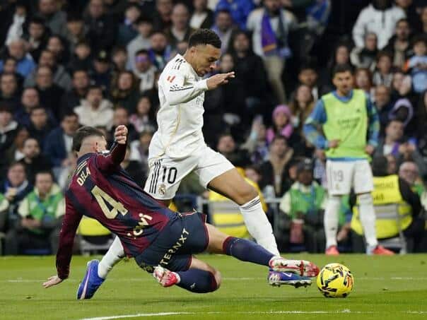 "Wounded" Real Madrid beat Levante
