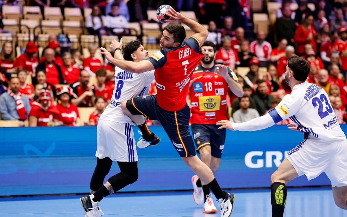 The Spaniards shocked the French, Denmark secured the semi-finals