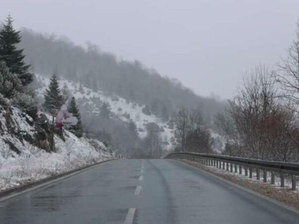 Road conditions: Snow in the mountains, caution due to landslides and fog