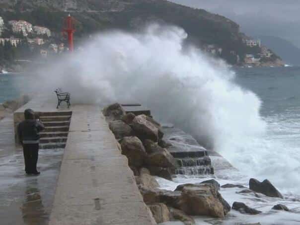 Dubrovnik: Waves pulled BiH citizen into the sea, body located
