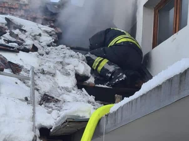 A house was on fire in the Mosnik neighborhood of Tuzla, firefighters intervened