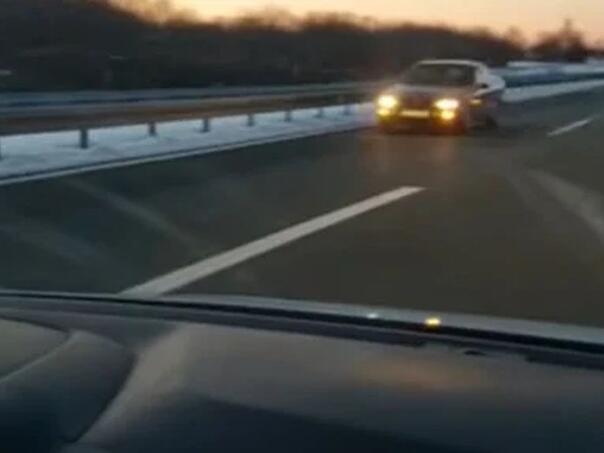 Video from the highway in BiH: Driving in the opposite direction