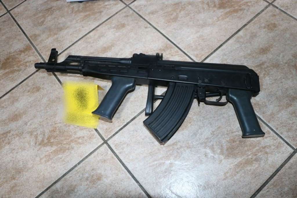 In the bus BH. registration of found bomb, automatic rifle and ammunition, arrested Frenchman