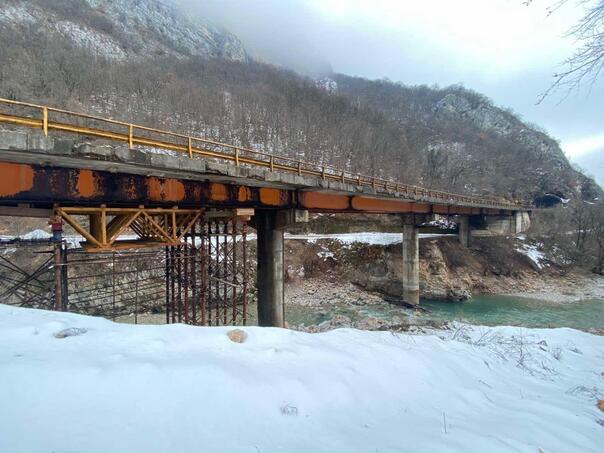 Life at stake due to carelessness: Rogatica – Ustiprača road in disintegration