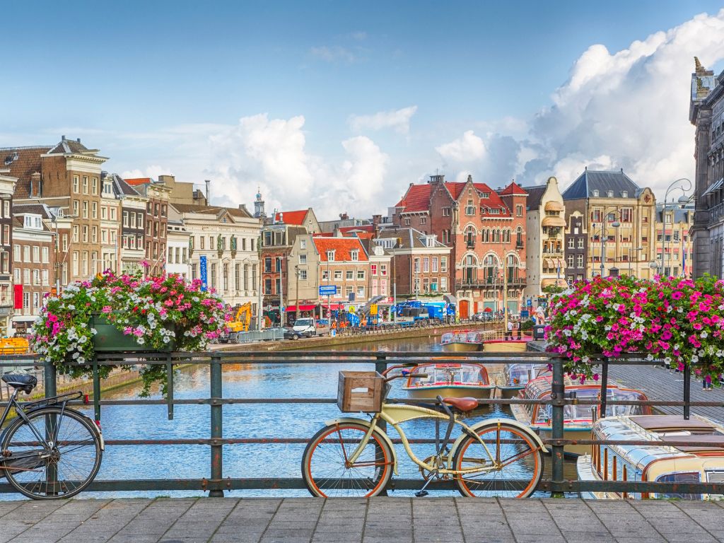 The average price of a residential property in the Netherlands is almost half a million euros