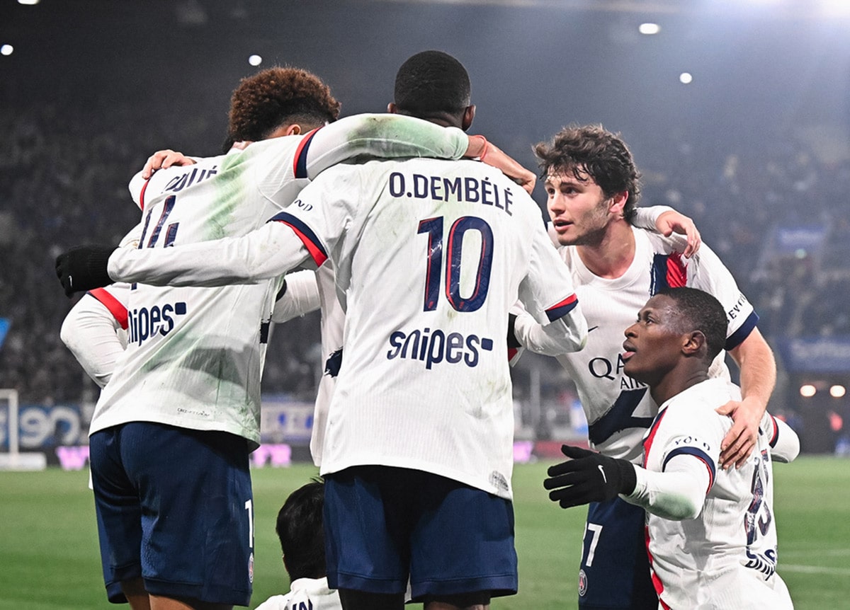 PSG win in Strasbourg to return to the top