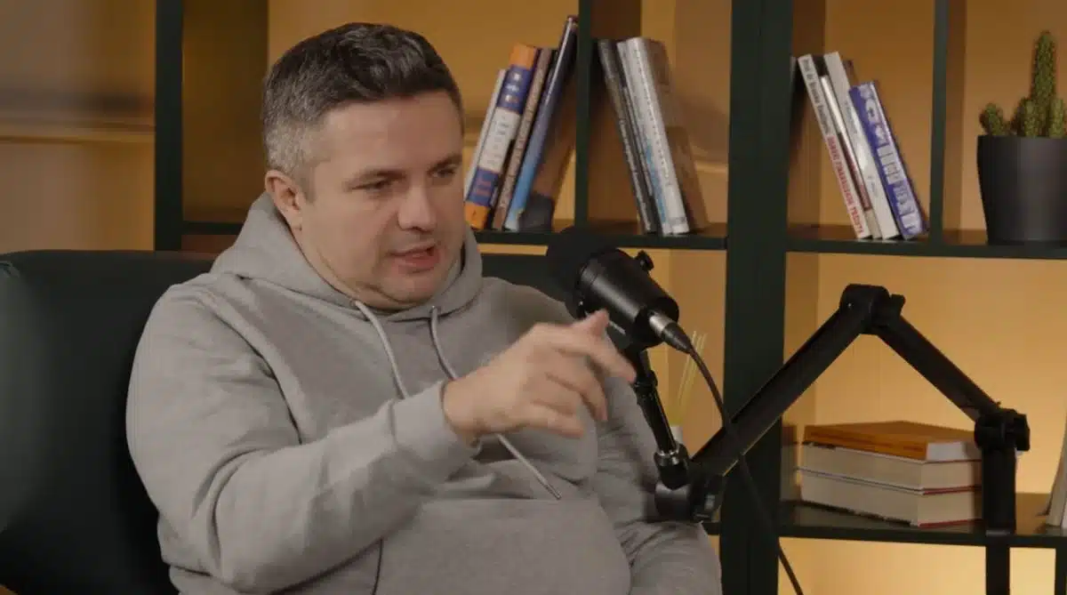 Commentator Edin Avdić removed from the broadcast because he commented “forbidden”?