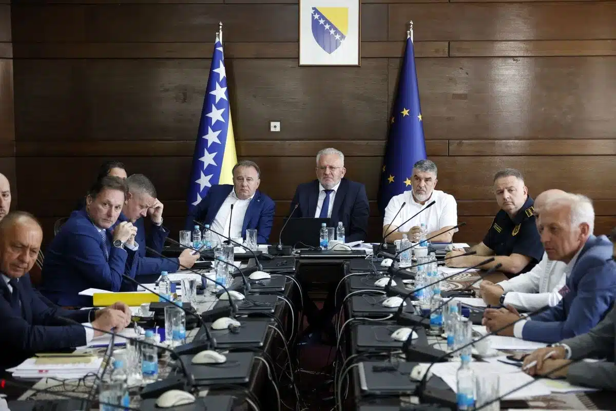 Special session on sick leave in FBiH: Employers request a reduction to 15 days, unions reject the proposal
