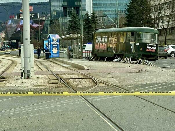 Photo: Traces on the asphalt reveal where the tram came from