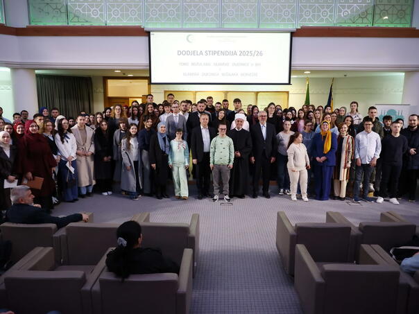 From the Bejtul-mal Rijaset Fund of the Islamic Community in Bosnia and Herzegovina, scholarships are awarded to pupils and students