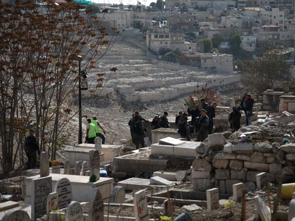 Israeli excavators devastated the cemetery of allies from the Second World War