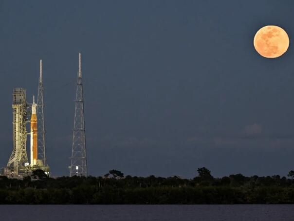 The first return of humans around the Moon in more than 50 years