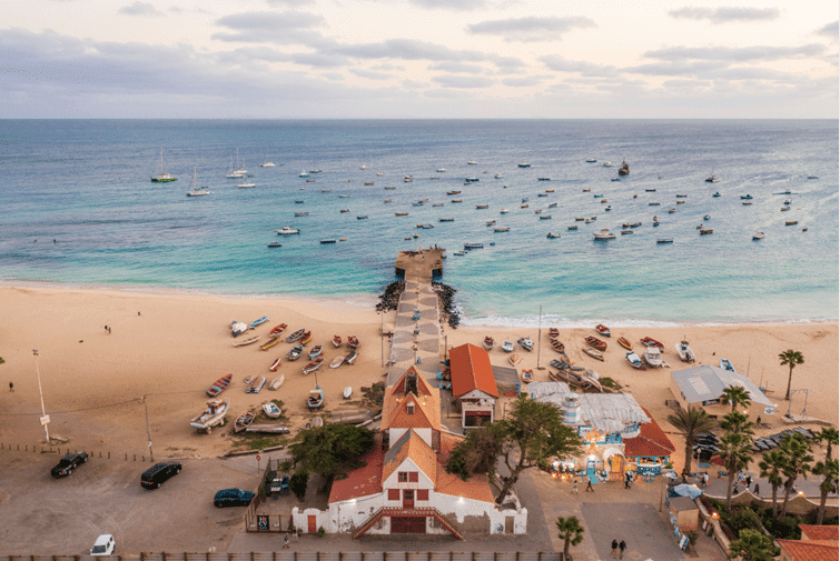 Hundreds of tourists fell seriously ill on exotic islands, four died. What’s going on?