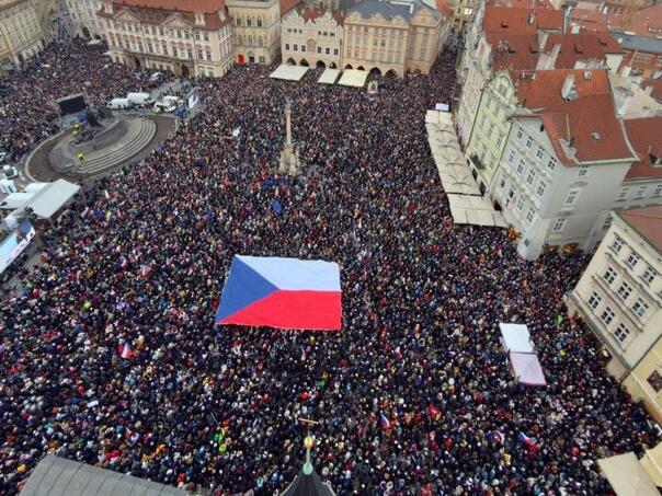 Almost 100,000 Czechs protest in support of the president
