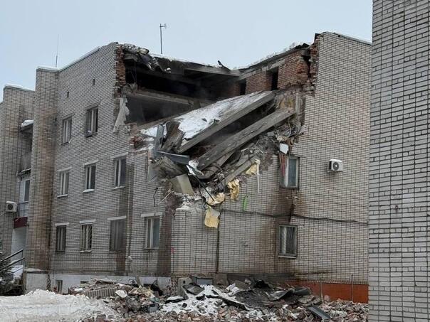 The building of the military police in St. Petersburg collapsed