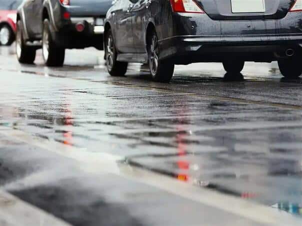 In most parts of the country, traffic is carried out on wet roads
