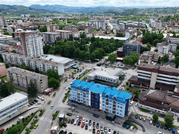 Suspended sentence for a woman from Doboj: She beat her husband, threatened him with a knife, demanding money