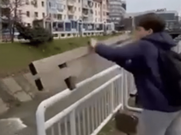 Vandalism in Tuzla: A minor threw part of a bench into the river, the police reacted quickly