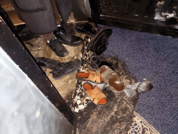 Video: Israeli settlers tried to burn down a mosque in the occupied village of Tell