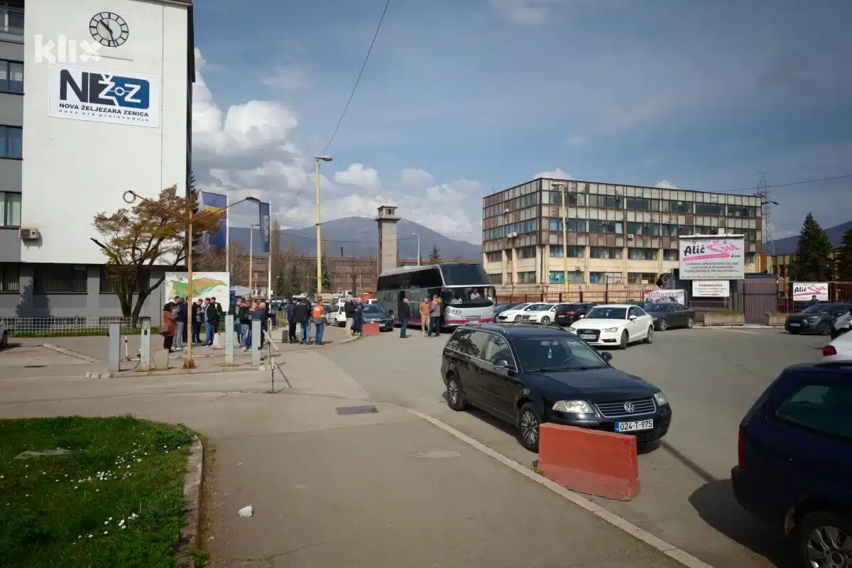 Workers of Nova železara Zenica took buses to protest in Sarajevo: The state must protect steel production